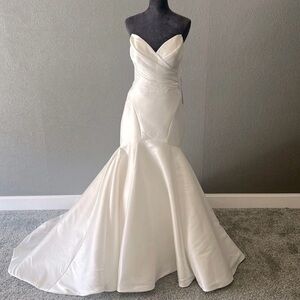 Enzoani ARAMIS Wedding Dress
